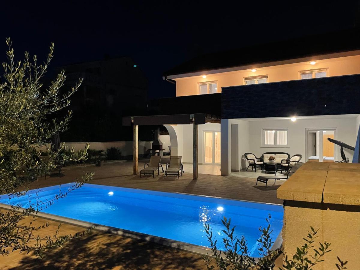 Villa Mira ***** Pinezići エクステリア 写真