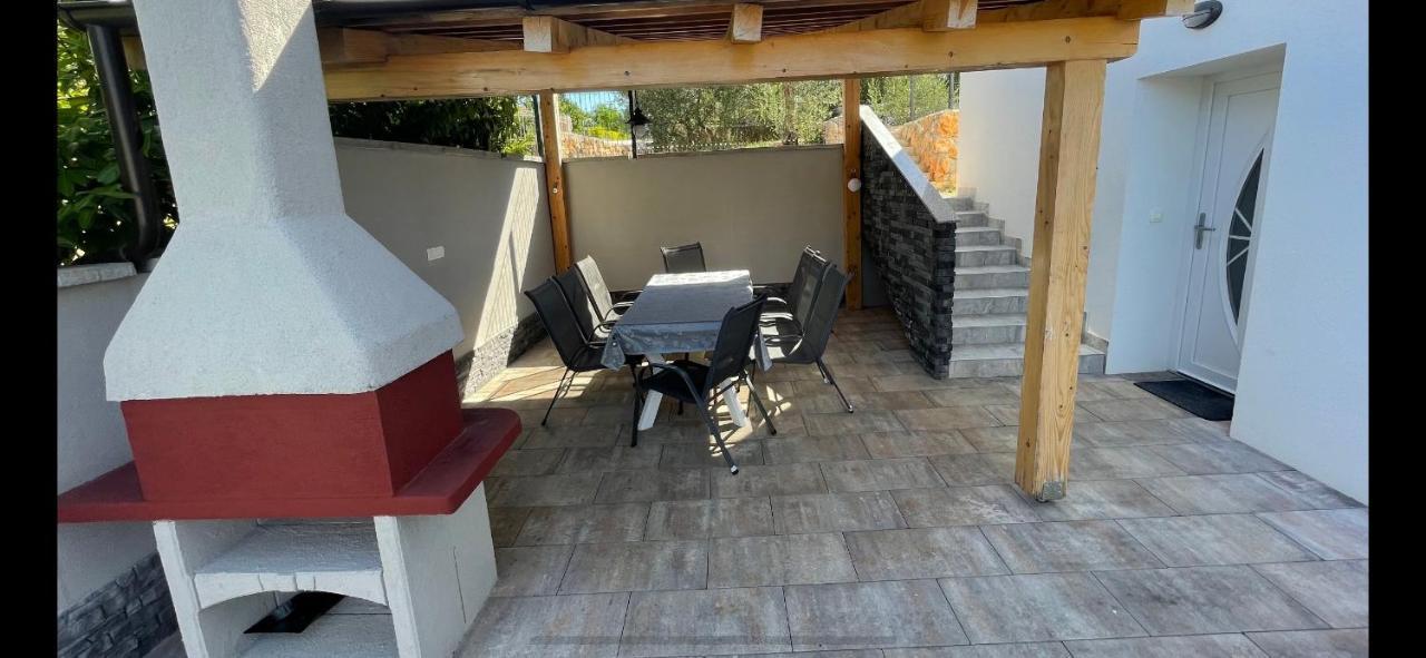 Villa Mira ***** Pinezići エクステリア 写真