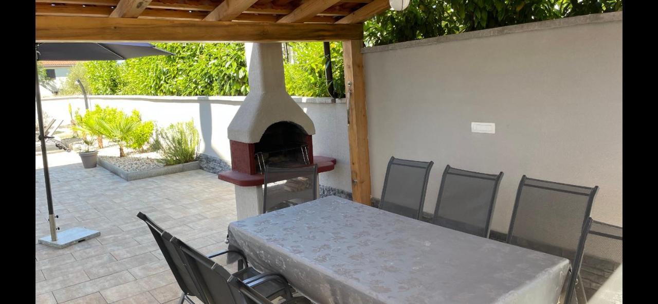 Villa Mira ***** Pinezići エクステリア 写真