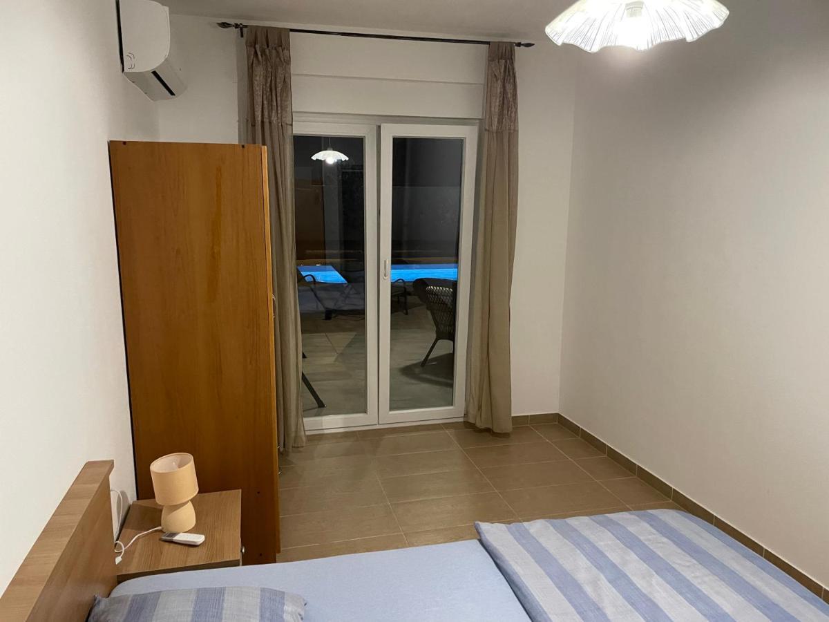 Villa Mira ***** Pinezići エクステリア 写真